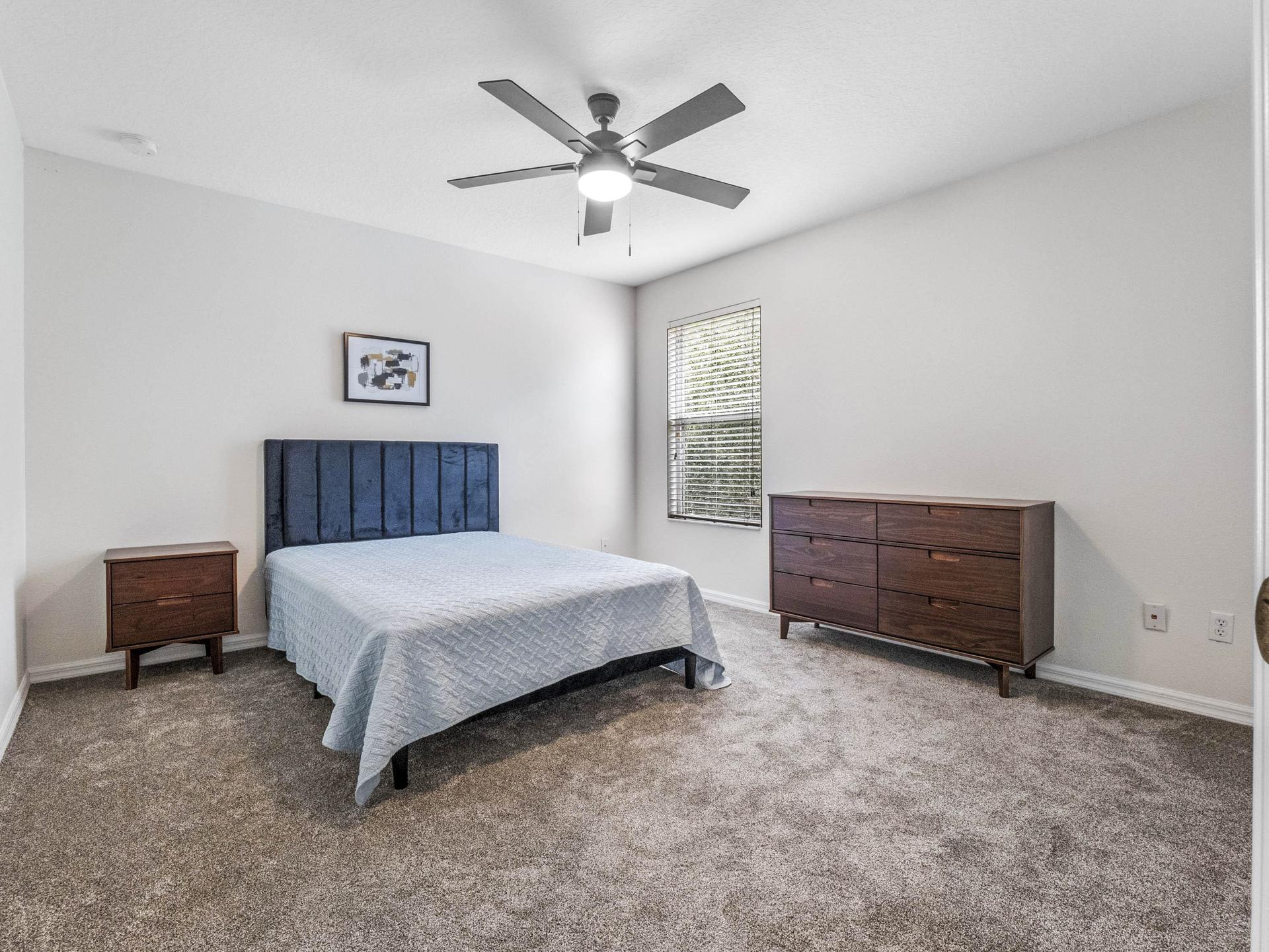 bedroom, detected:ceiling fan, window blind, bed