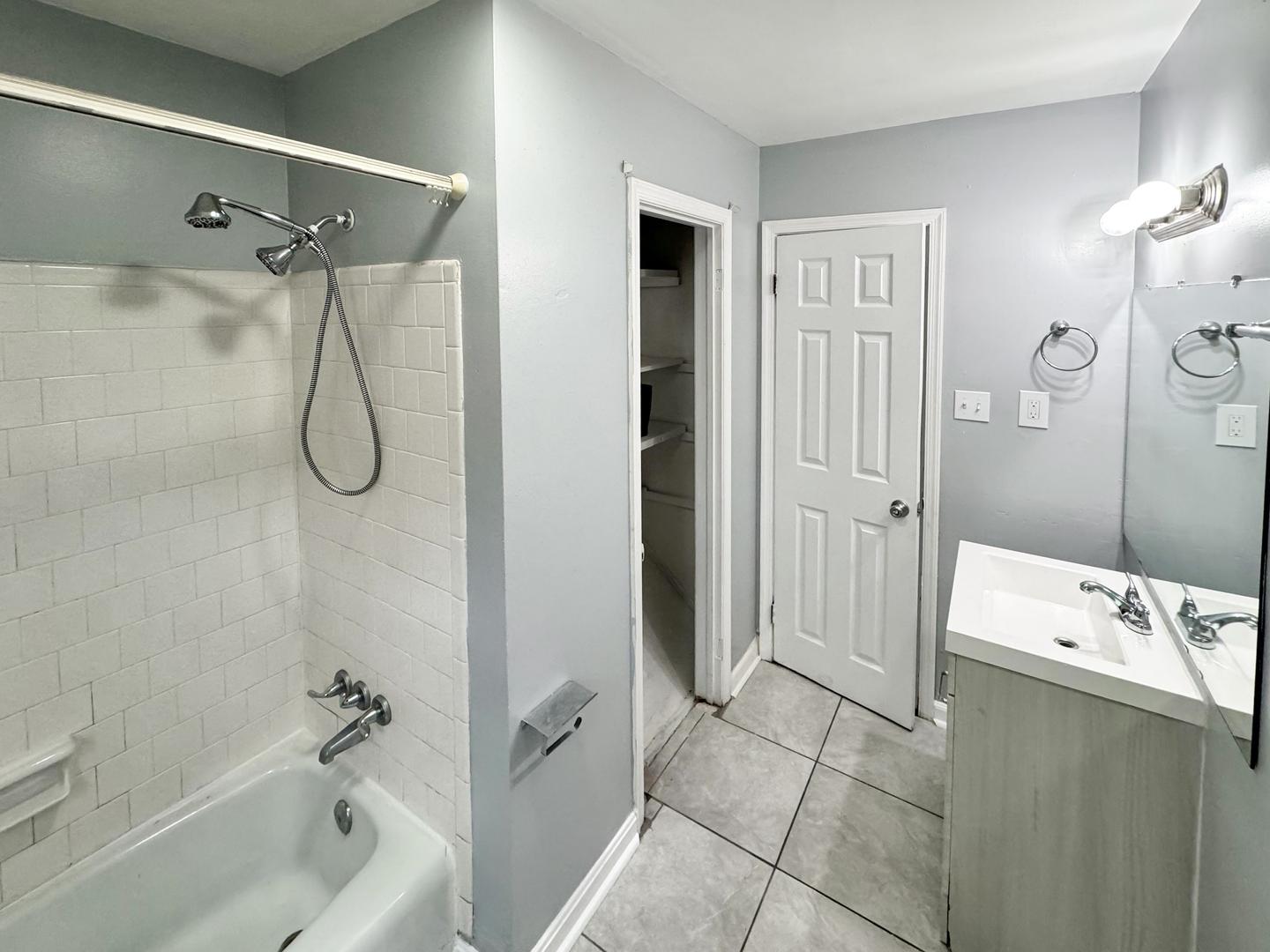 Bathroom(s)