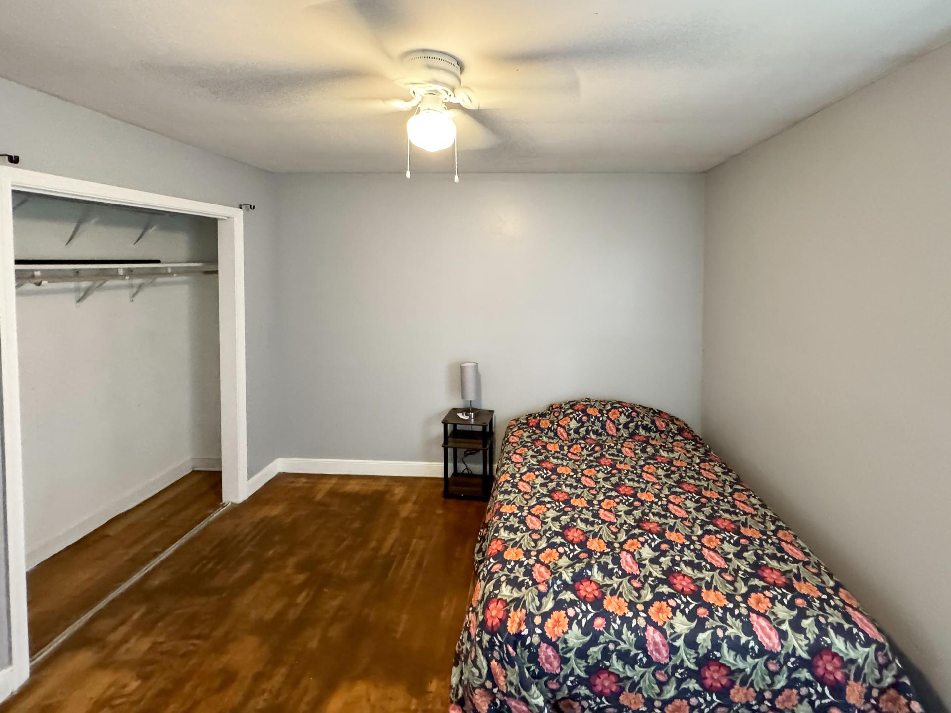 bedroom, detected:ceiling fan, bed