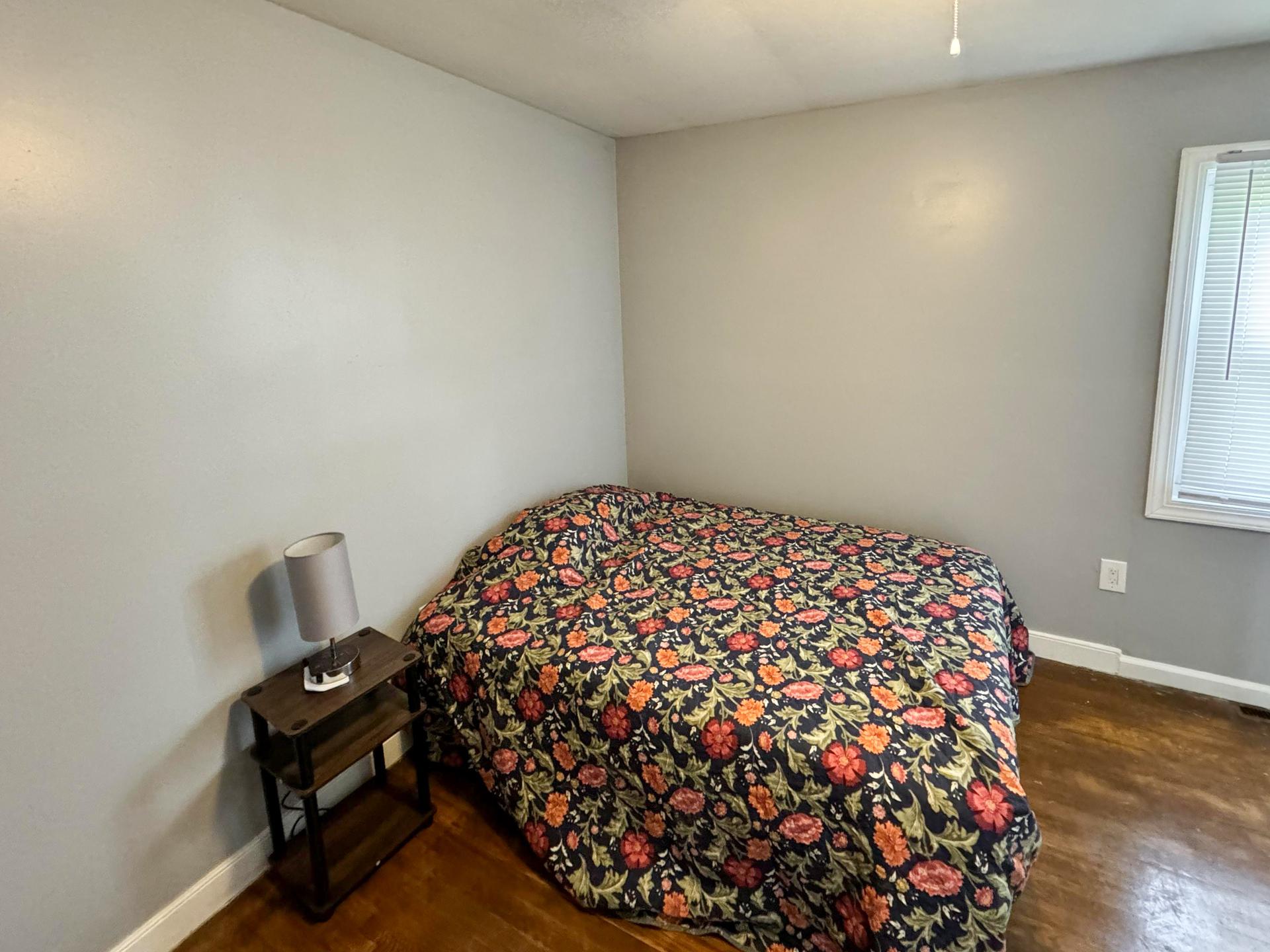 bedroom, detected:window blind, bed