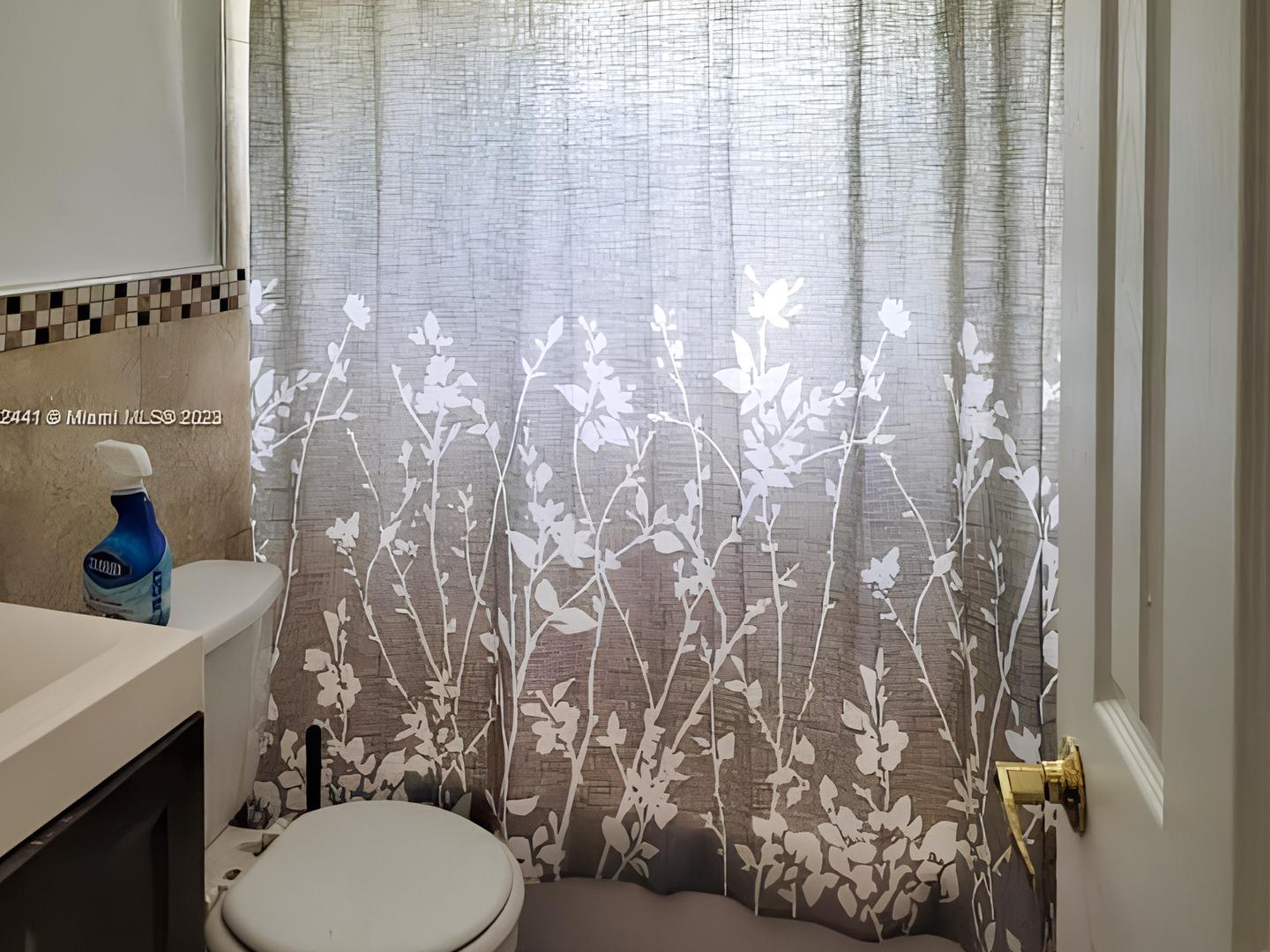 Bathroom(s)