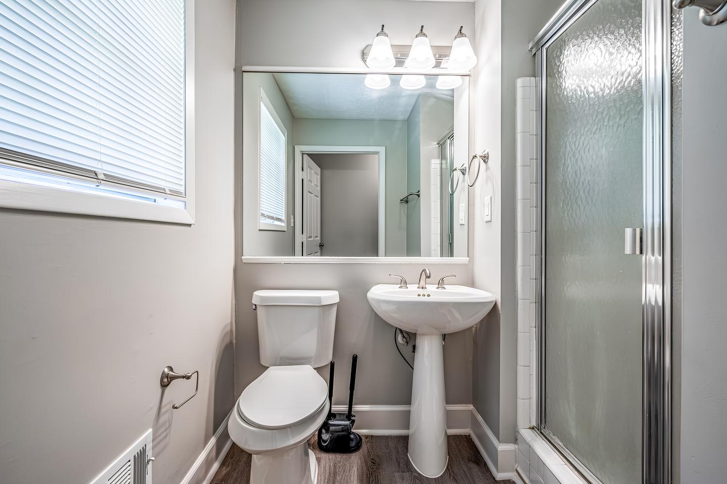 Bathroom(s)