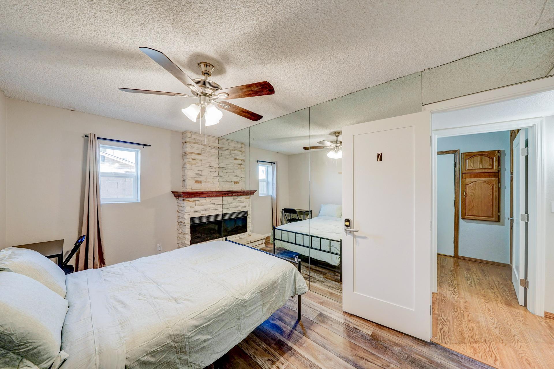 bedroom, detected:ceiling fan, bed, window blind