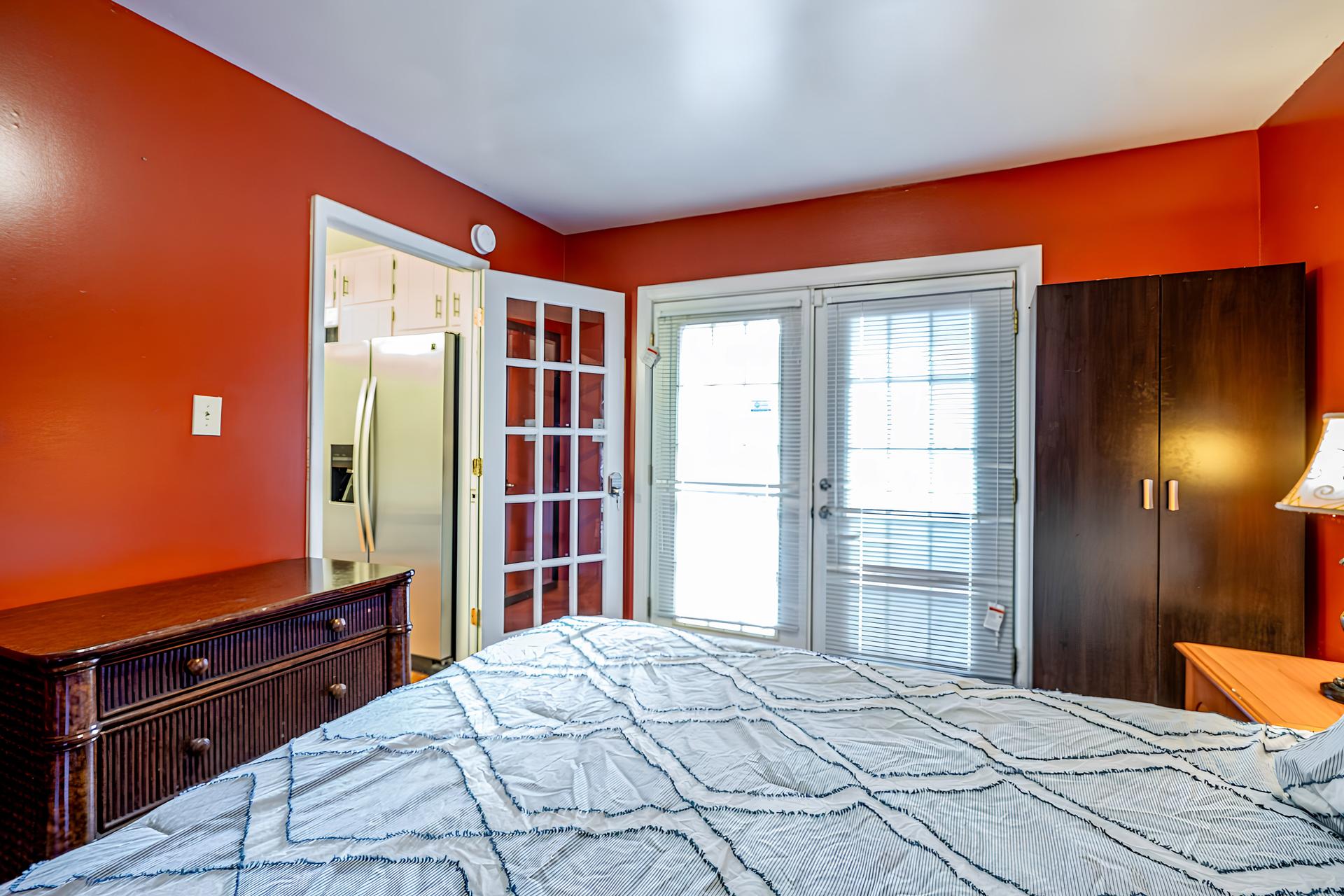 bedroom, detected:bed, window blind