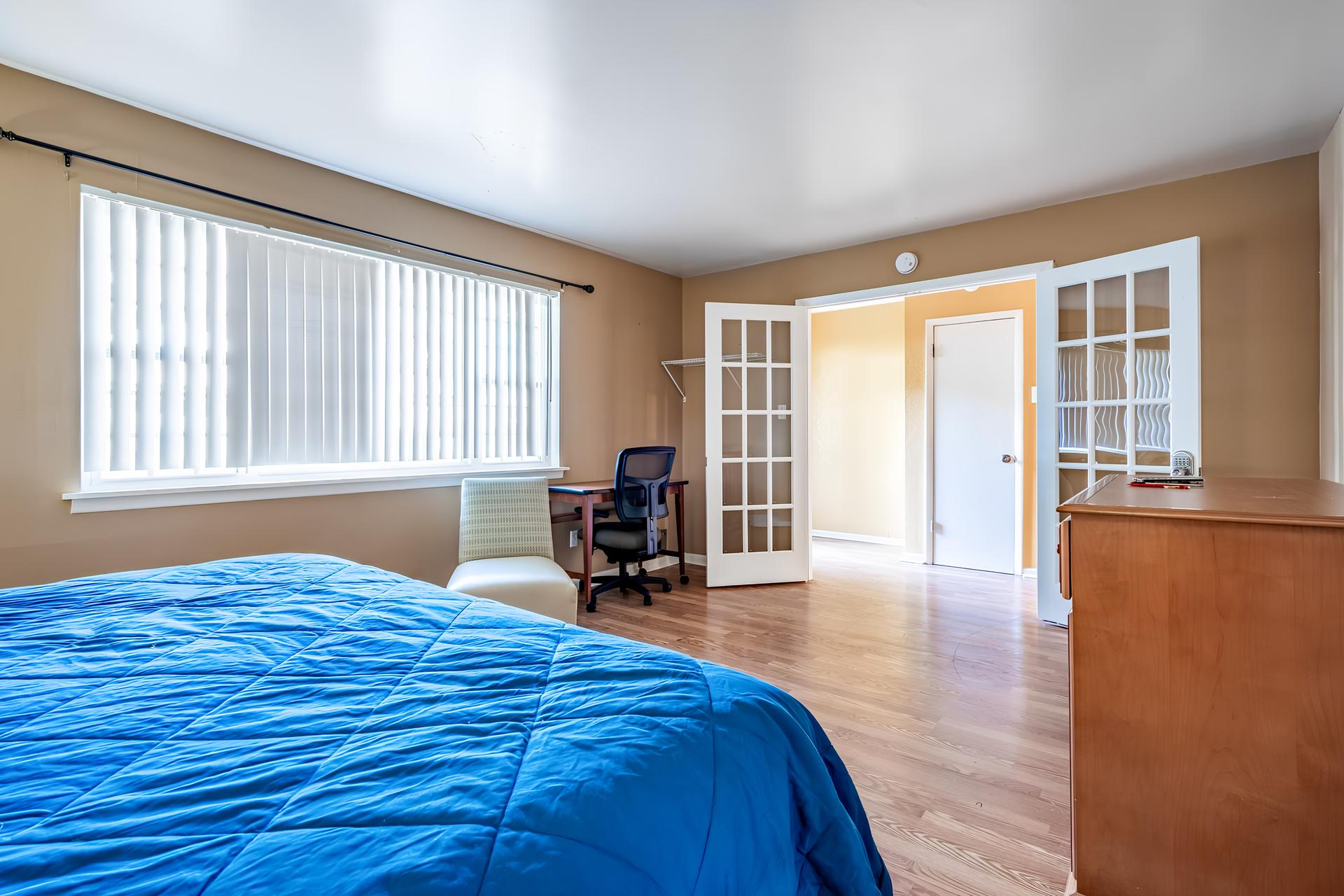 bedroom, detected:bed, window blind