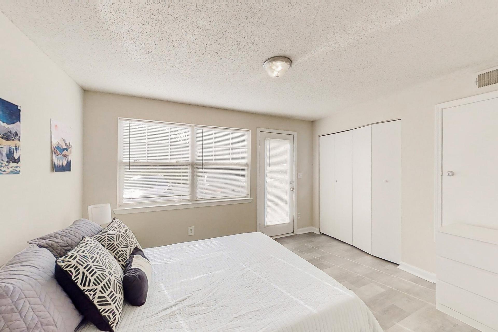 bedroom, detected:bed, window blind
