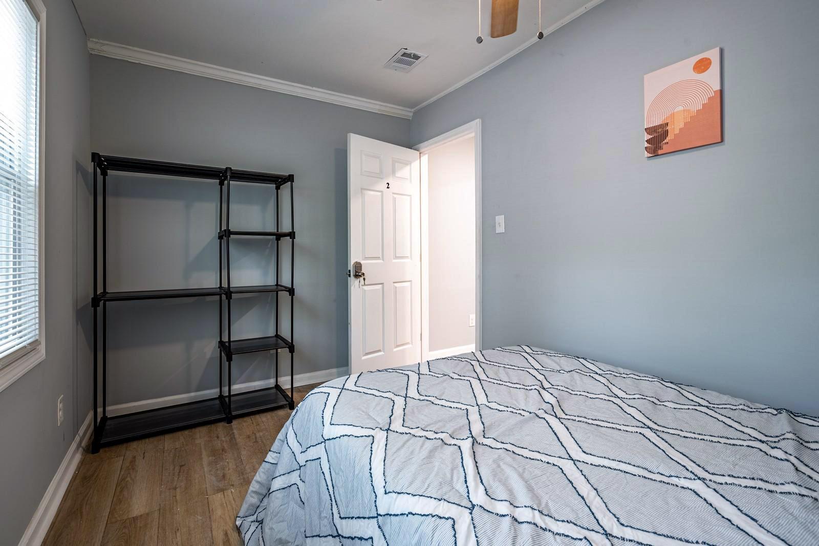 bedroom, detected:window blind, bed