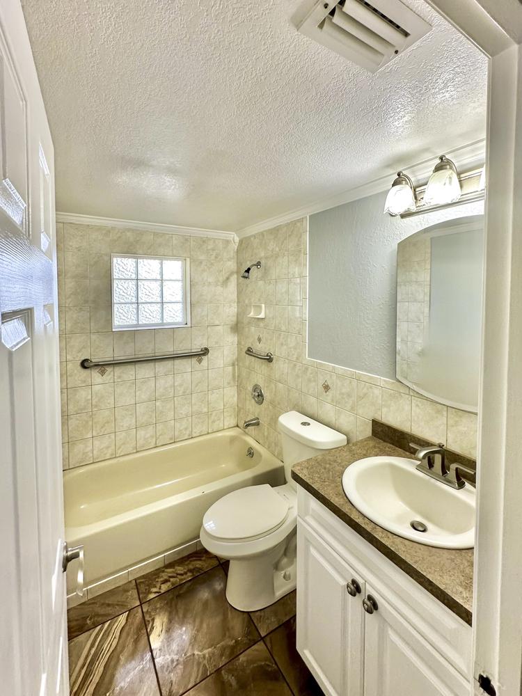 Bathroom(s)