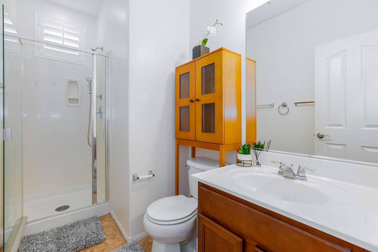 Bathroom(s)