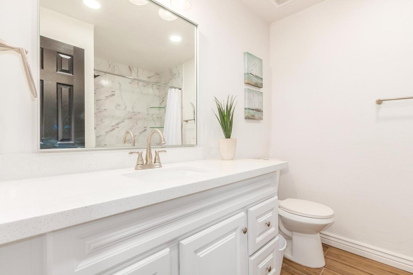 Bathroom(s)