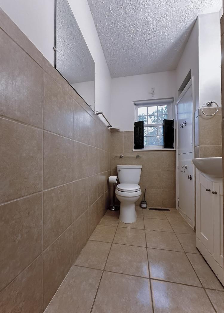 Bathroom(s)