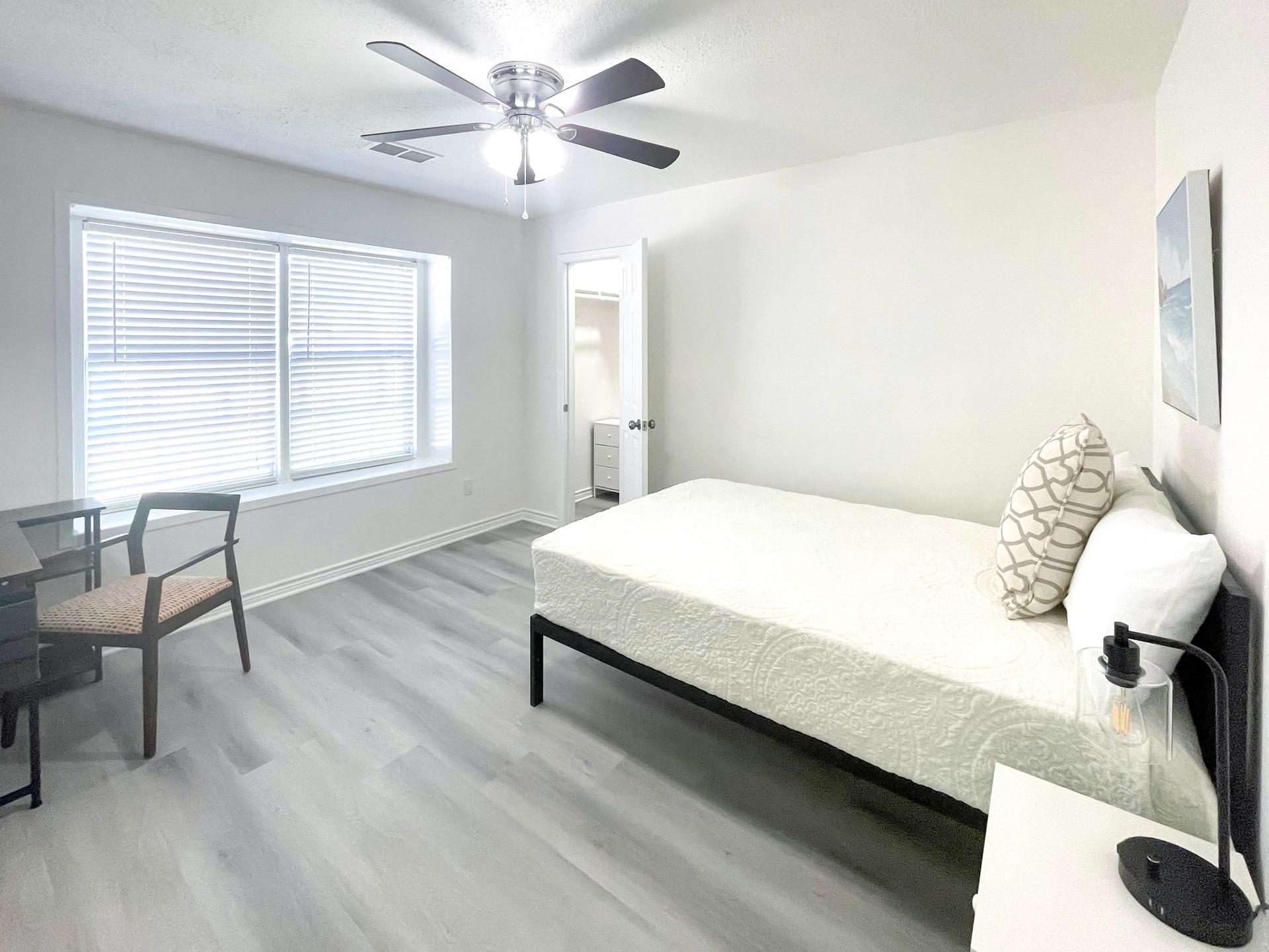 bedroom, detected:ceiling fan, window blind, bed
