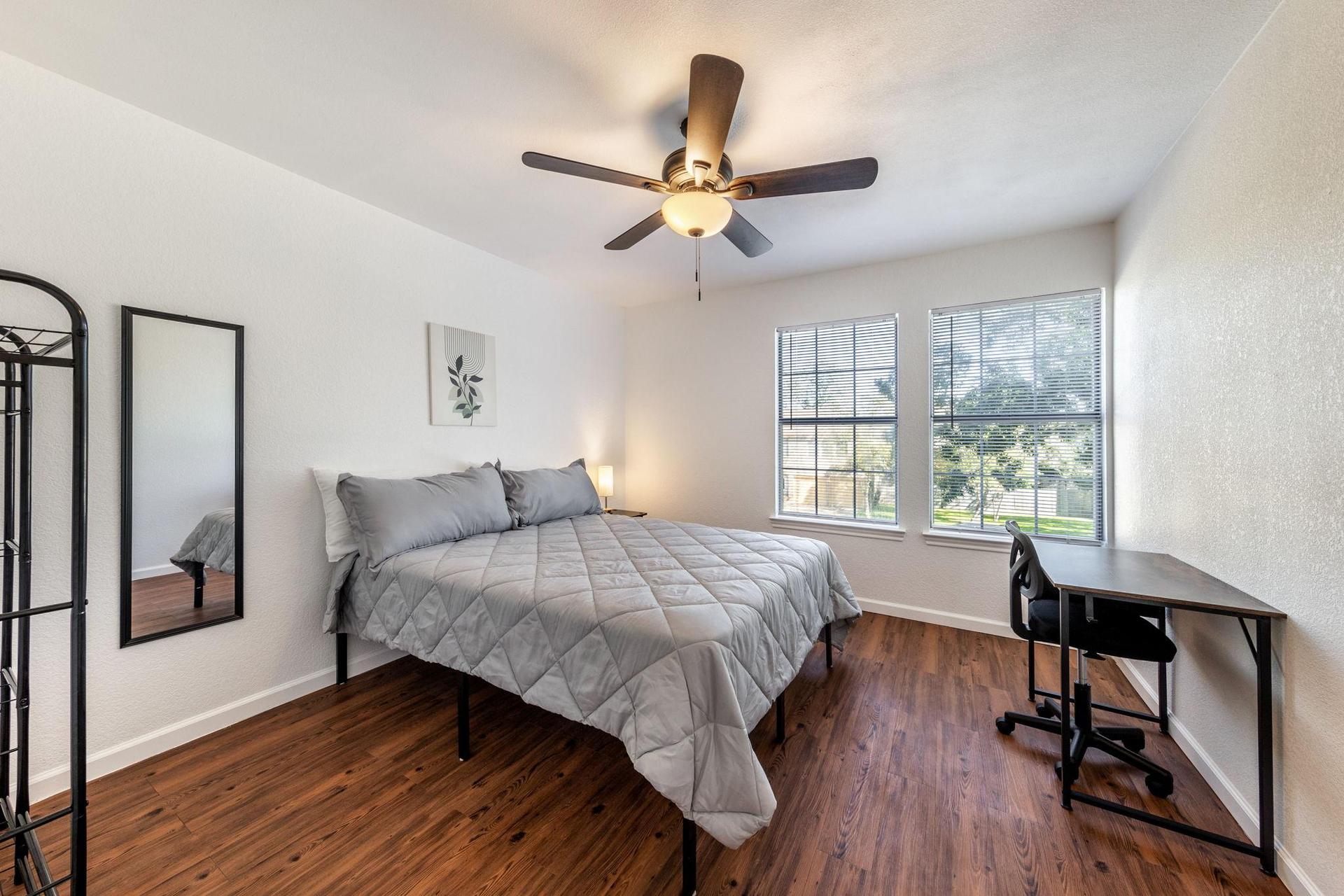 Beautiful spacious room with Queen bed. Desk is included