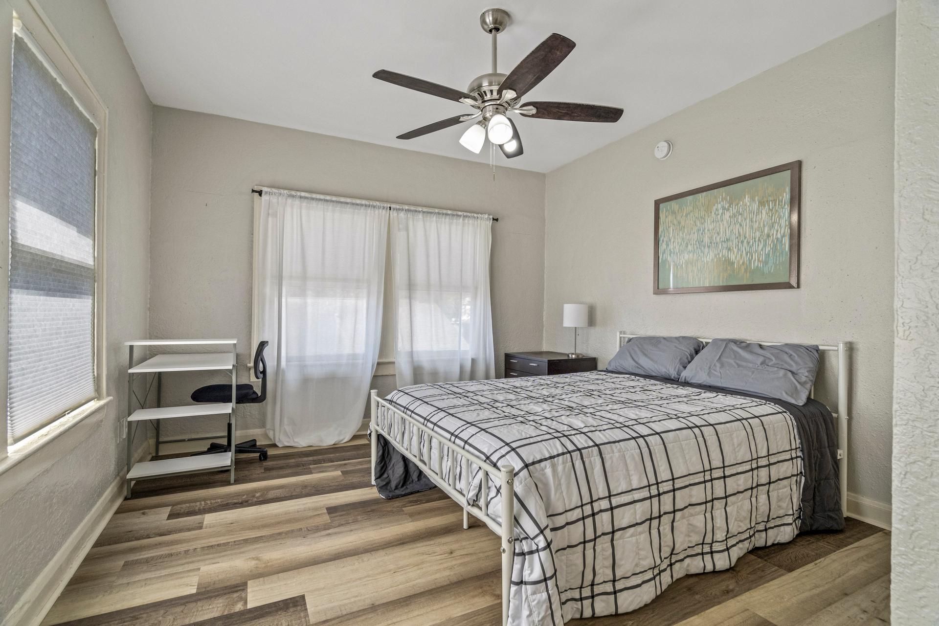 bedroom, detected:ceiling fan, window blind, bed