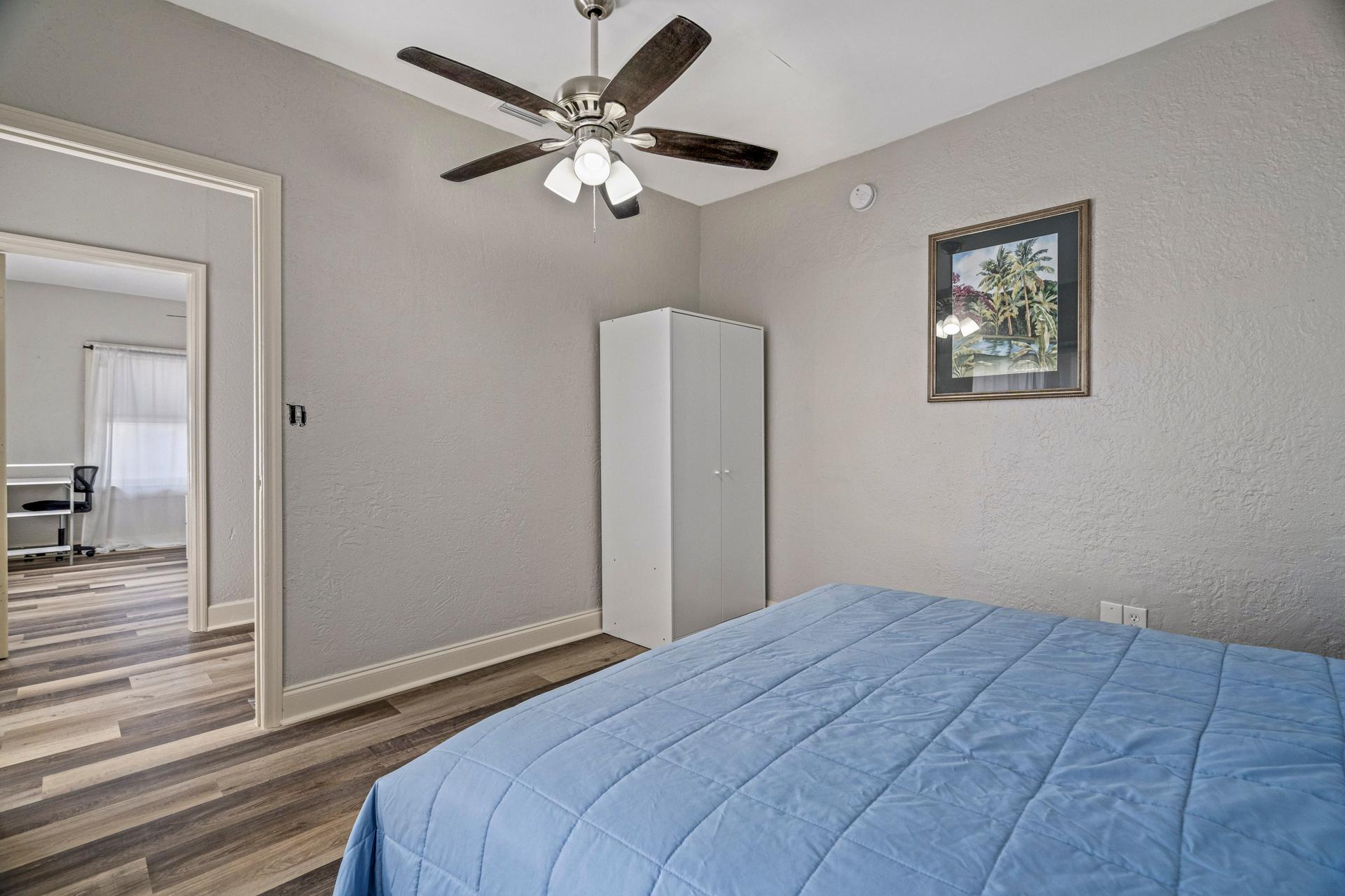 bedroom, detected:ceiling fan, bed, window blind