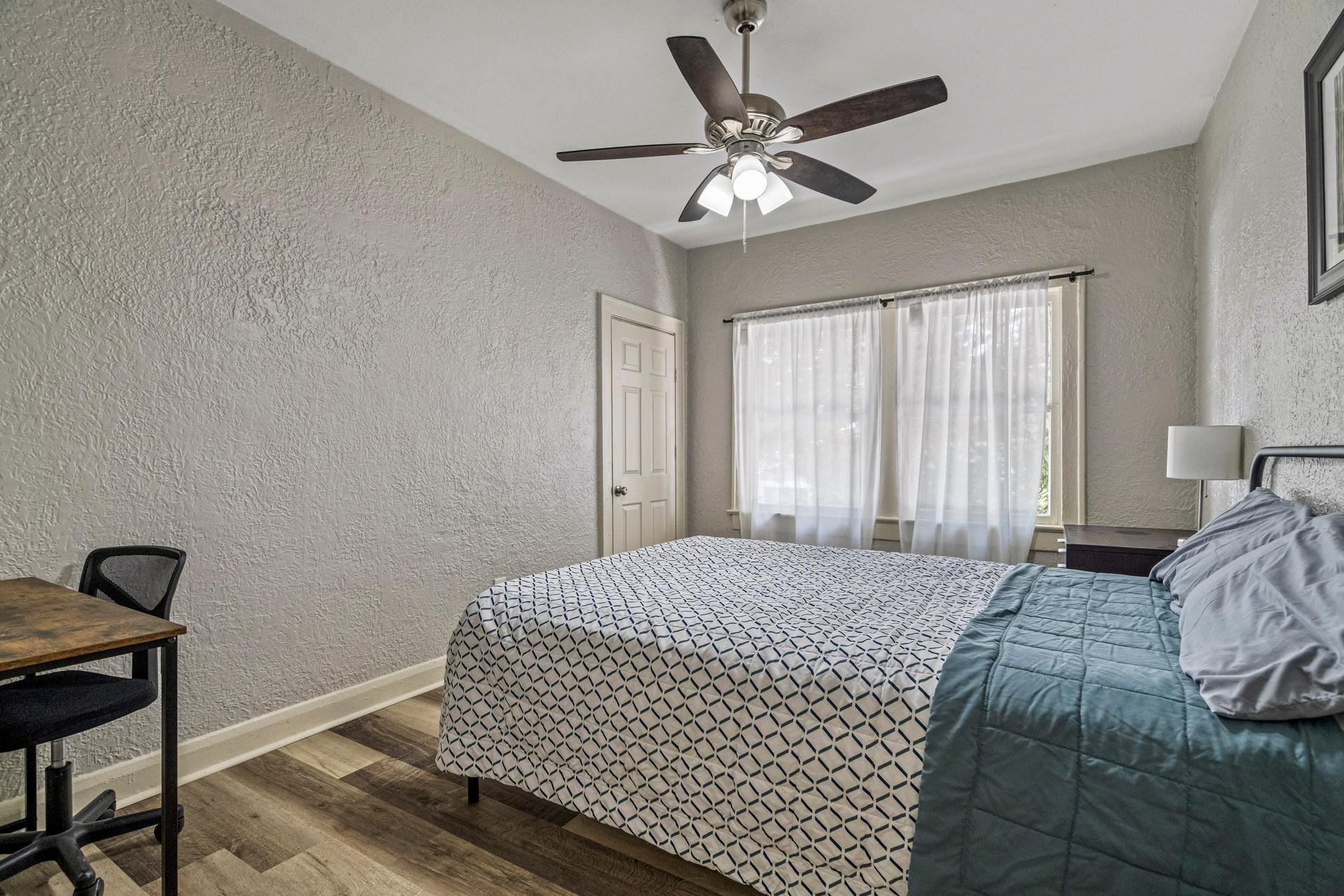 bedroom, detected:ceiling fan, window blind, bed