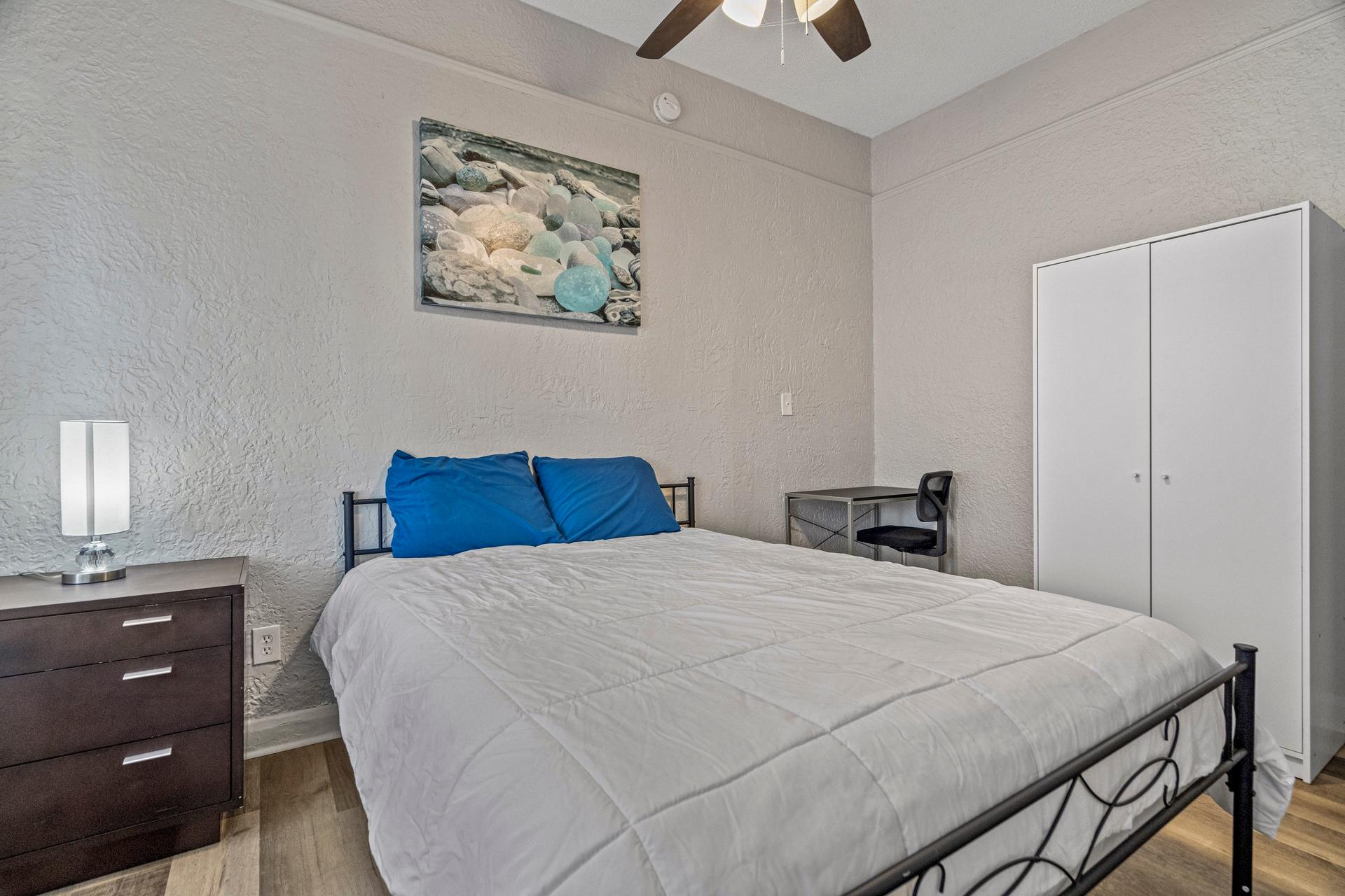 bedroom, detected:ceiling fan, bed