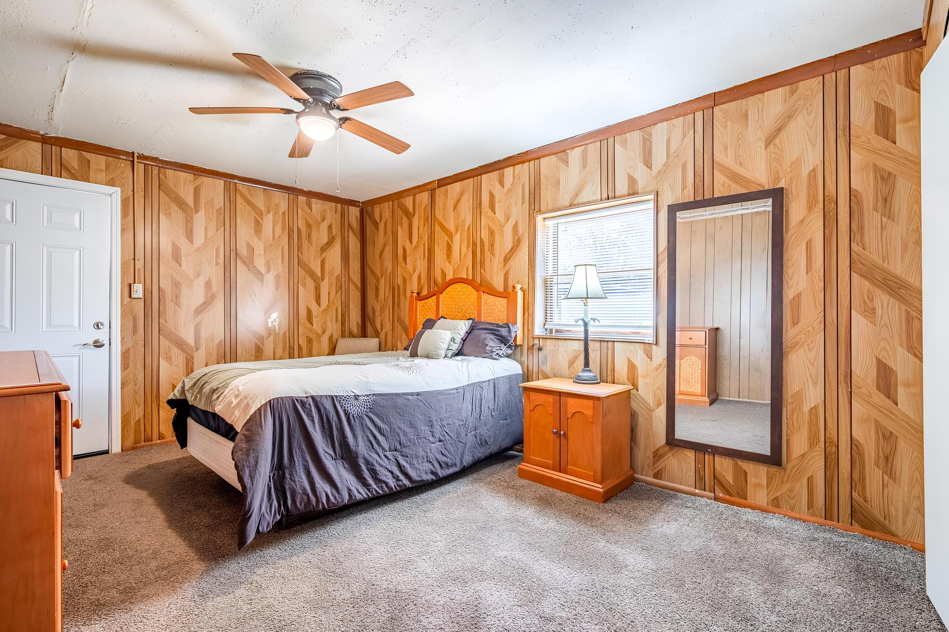 bedroom, detected:ceiling fan, bed
