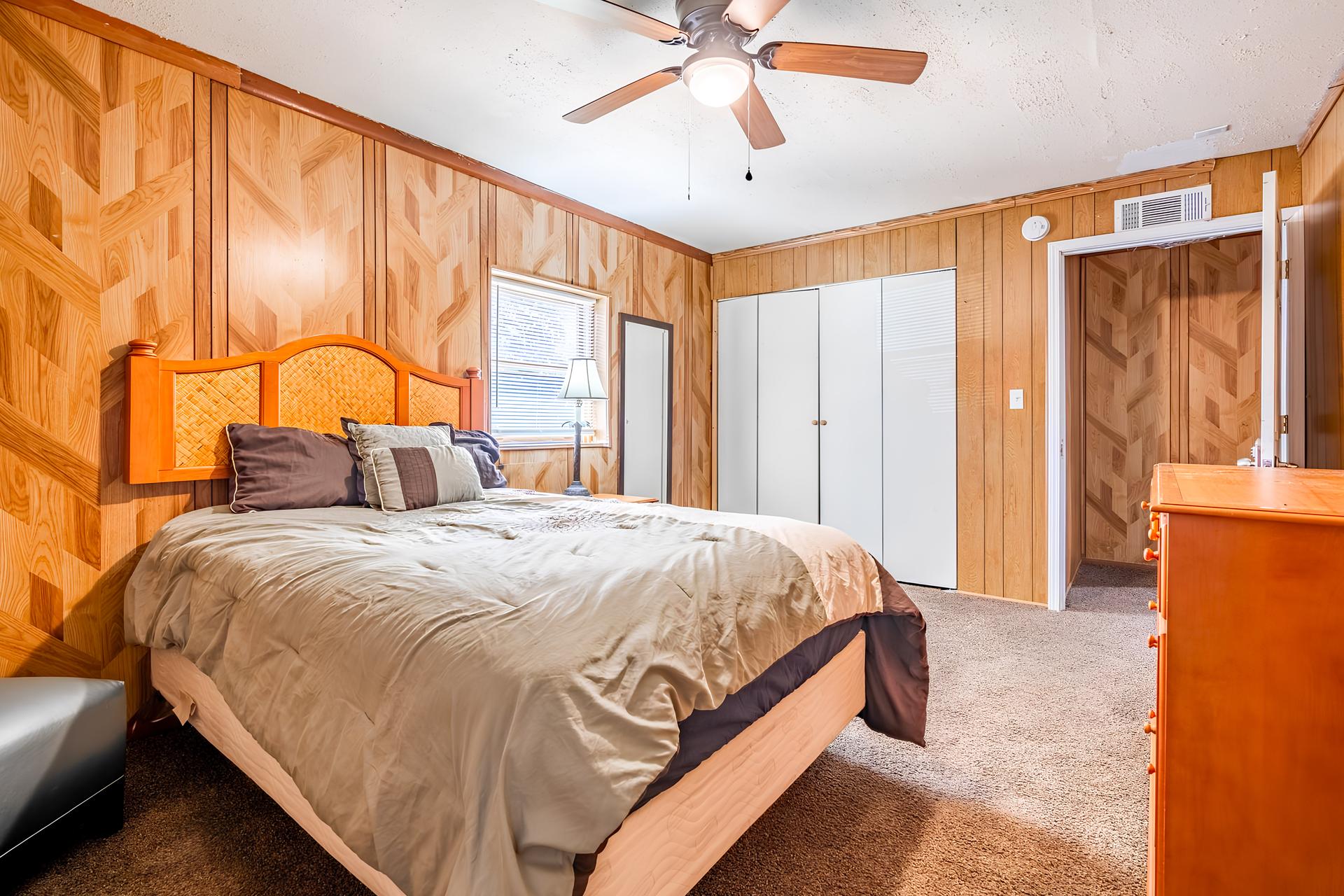 bedroom, detected:ceiling fan, bed