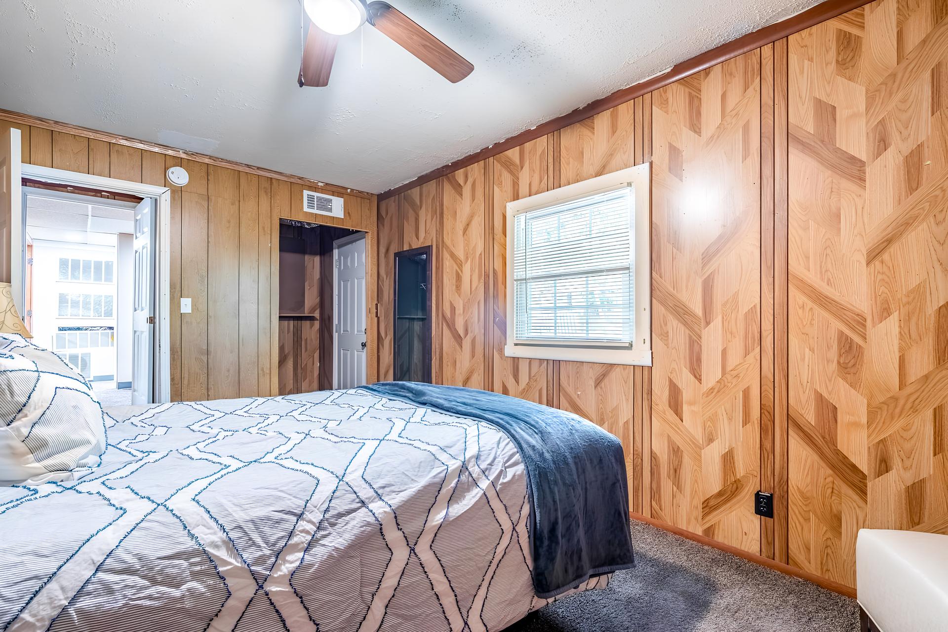 bedroom, detected:ceiling fan, bed