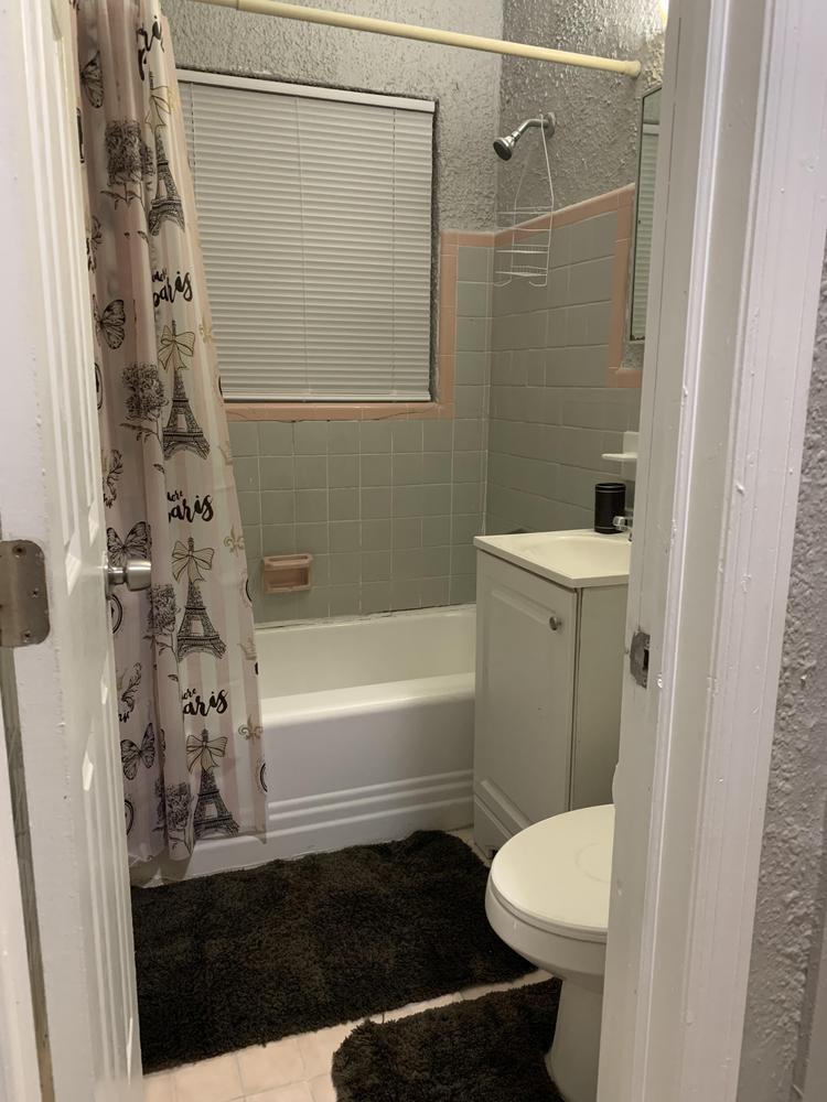 Bathroom(s)