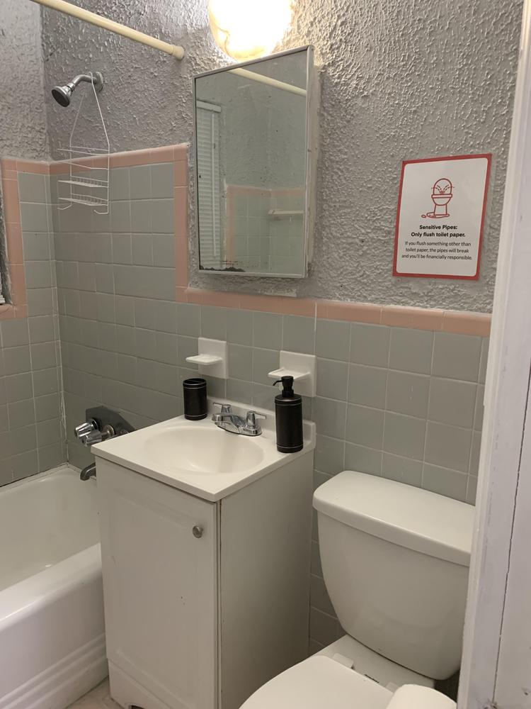 Bathroom(s)
