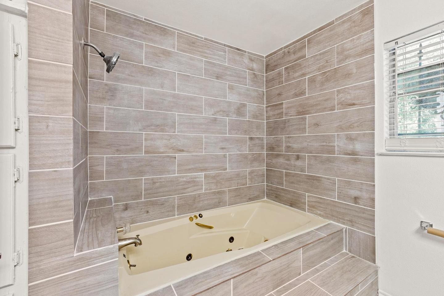 Bathroom(s)