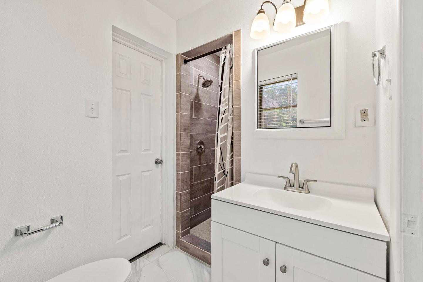 Bathroom(s)