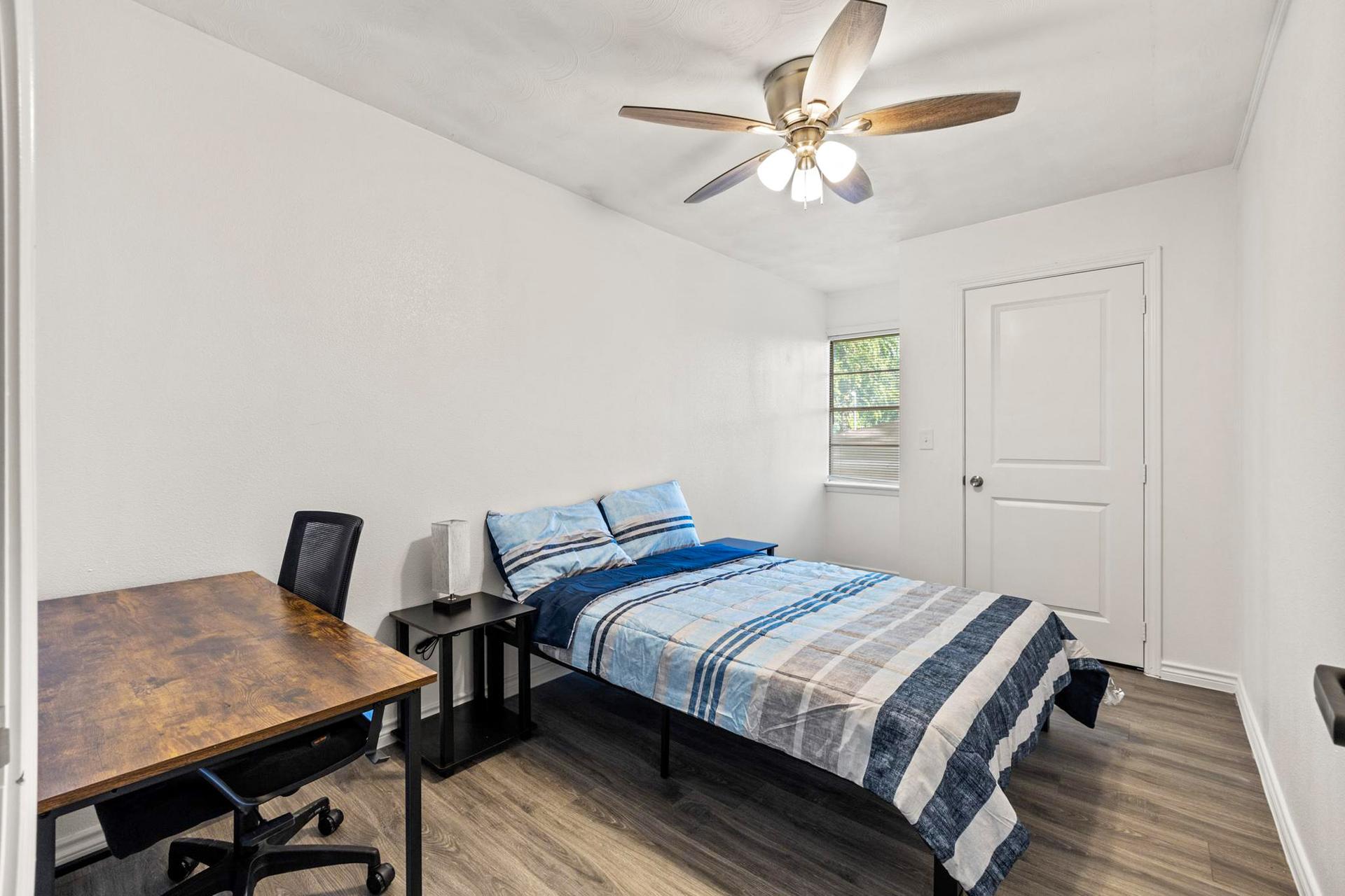 bedroom, detected:ceiling fan, window blind, bed
