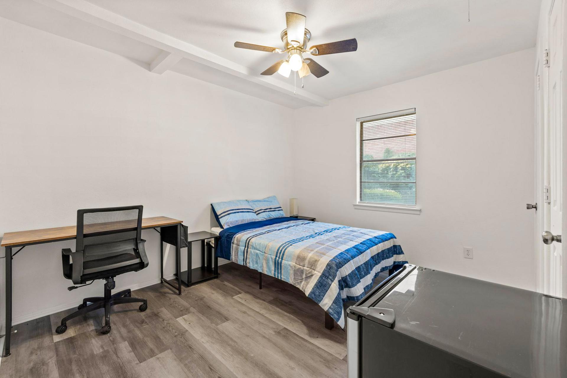 living_room, detected:ceiling fan, window blind