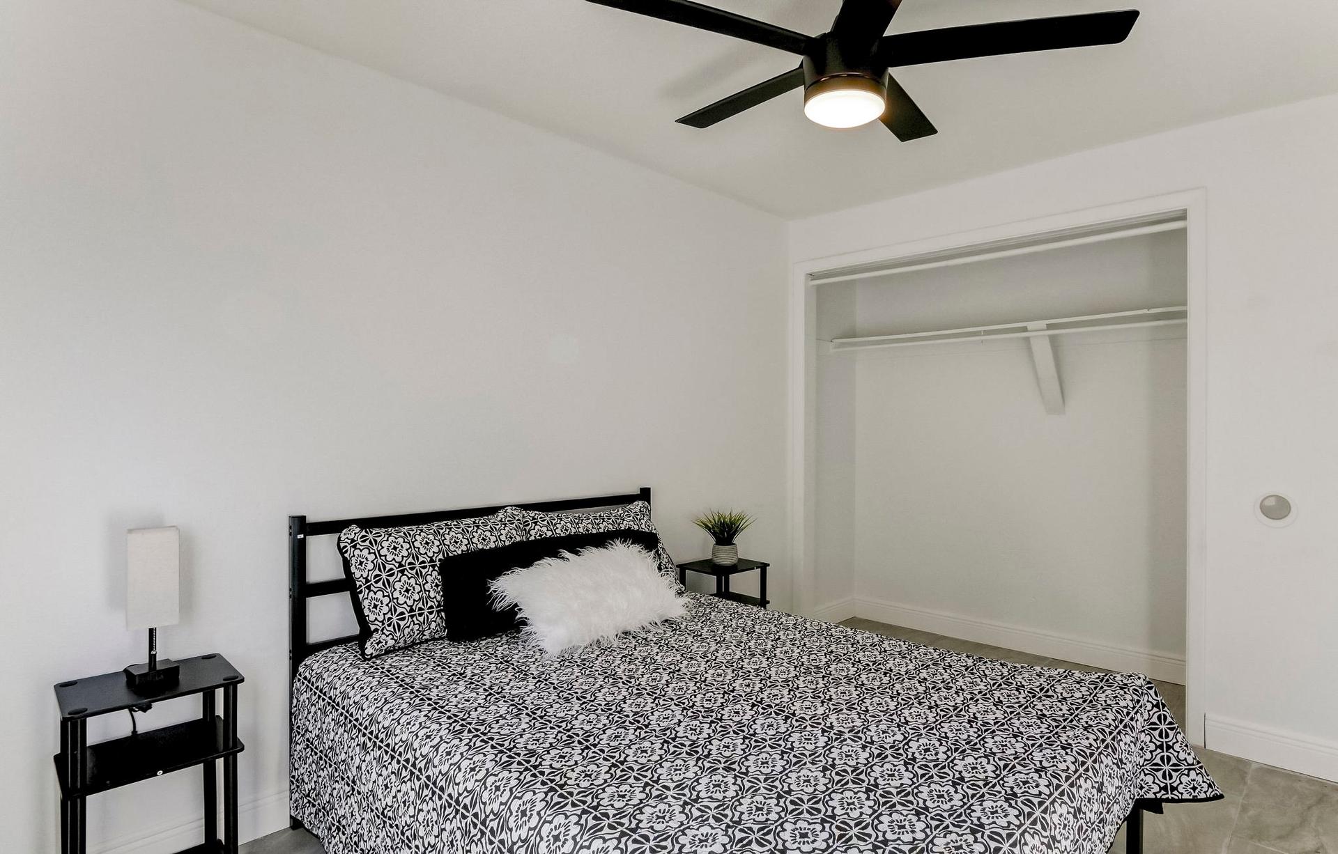 bedroom, detected:ceiling fan, bed