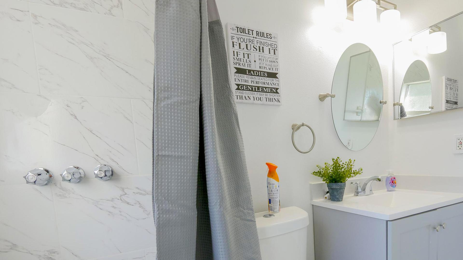 Bathroom(s)