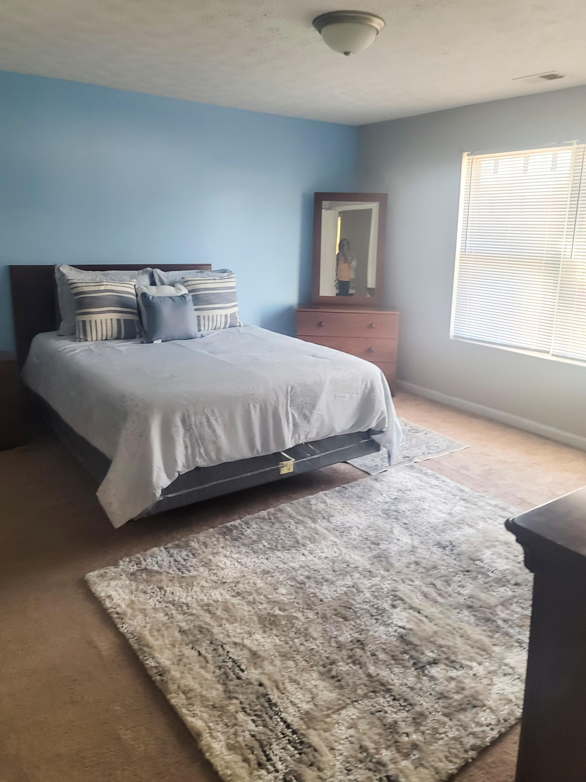 bedroom, detected:window blind, bed