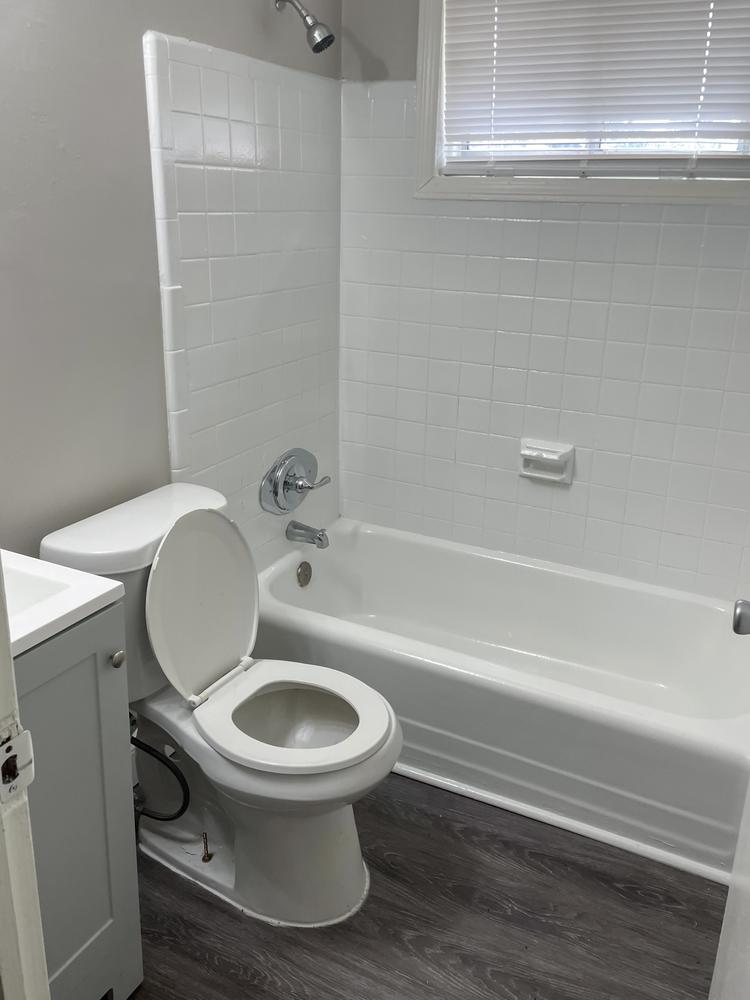 Bathroom(s)