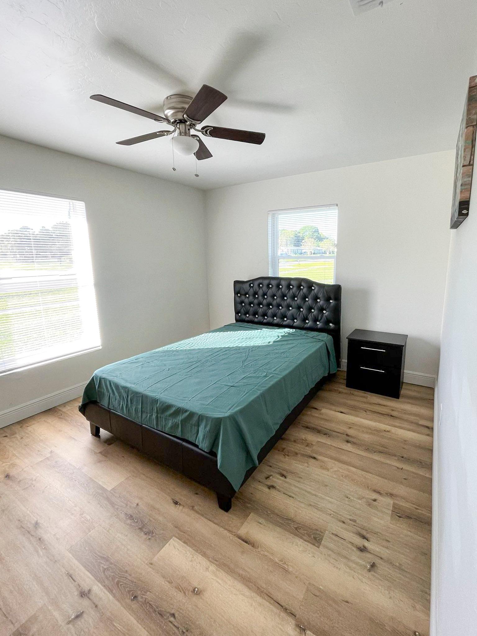 bedroom, detected:ceiling fan, window blind, bed