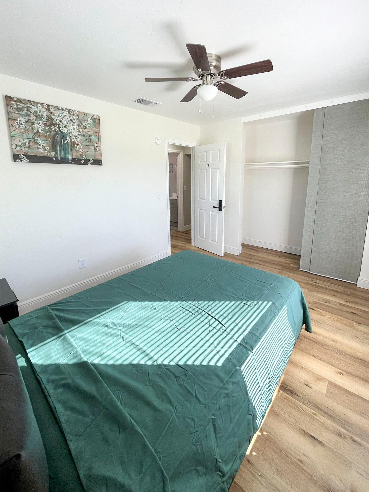 bedroom, detected:ceiling fan, window blind, bed