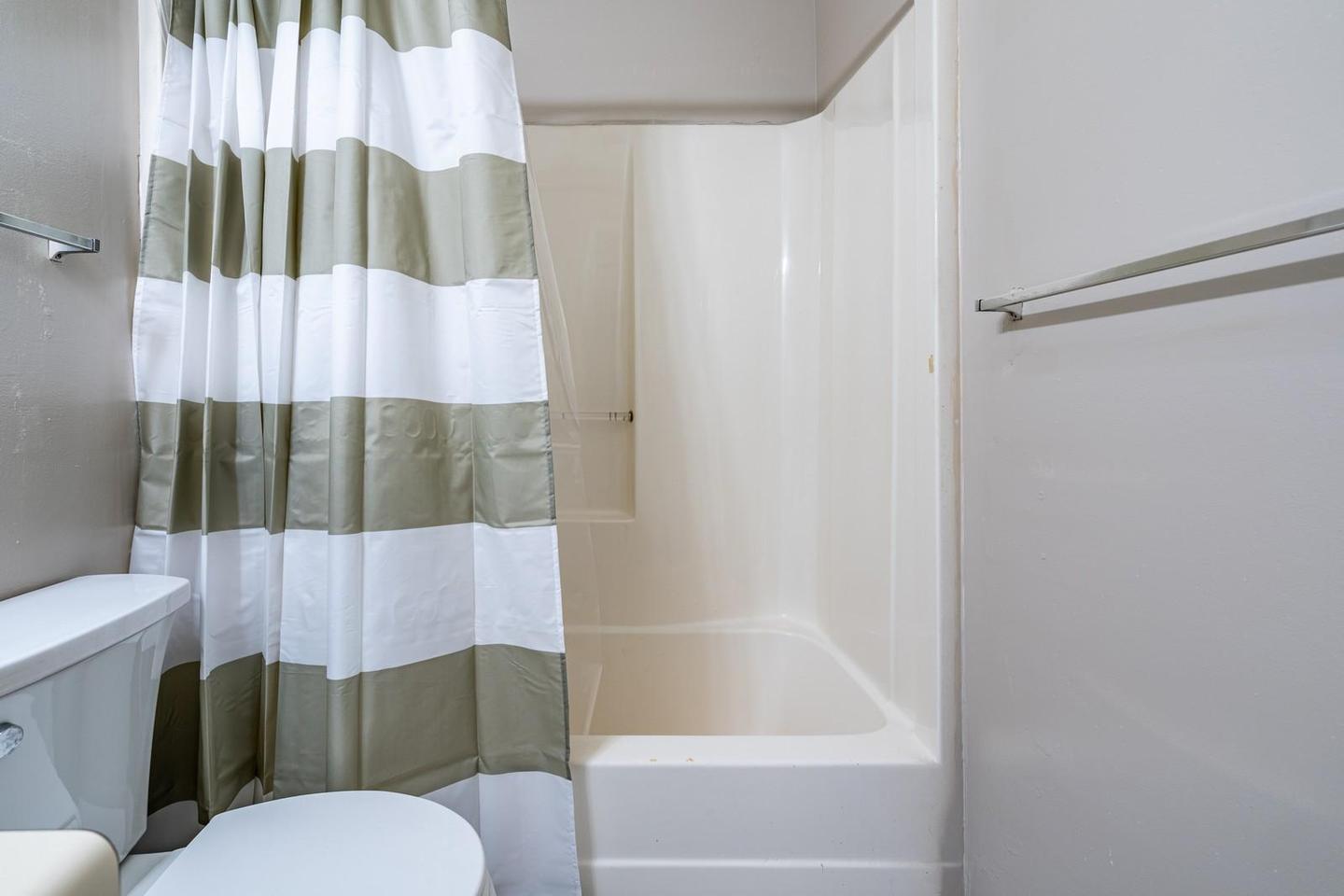 Bathroom(s)
