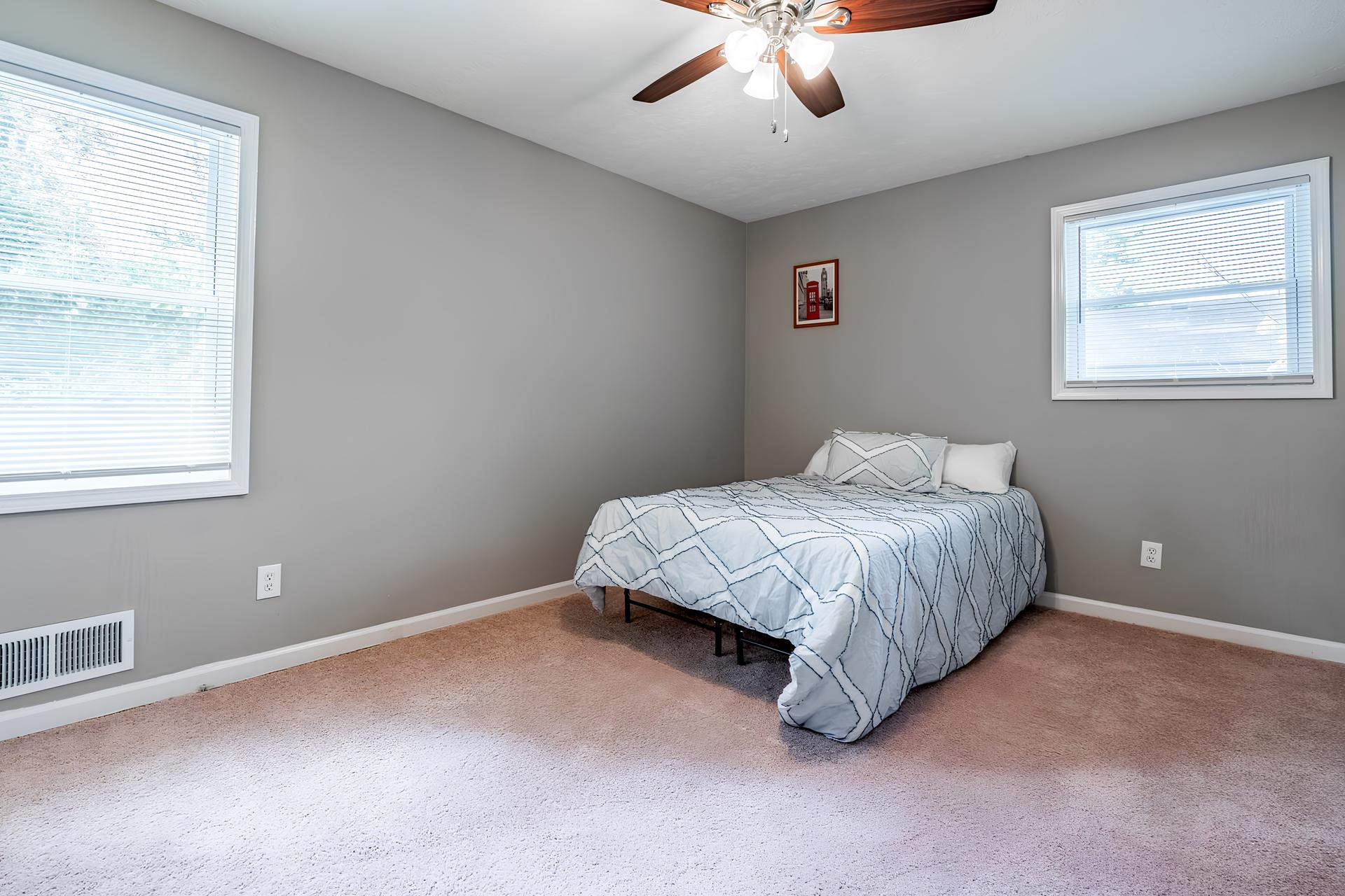 bedroom, detected:ceiling fan, window blind, bed