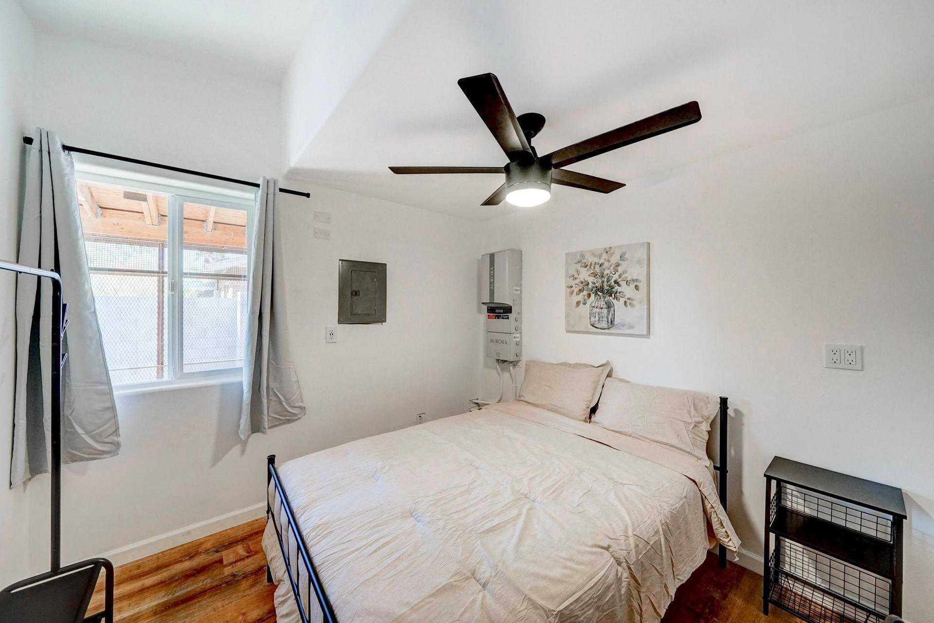 bedroom, detected:ceiling fan, bed, window blind