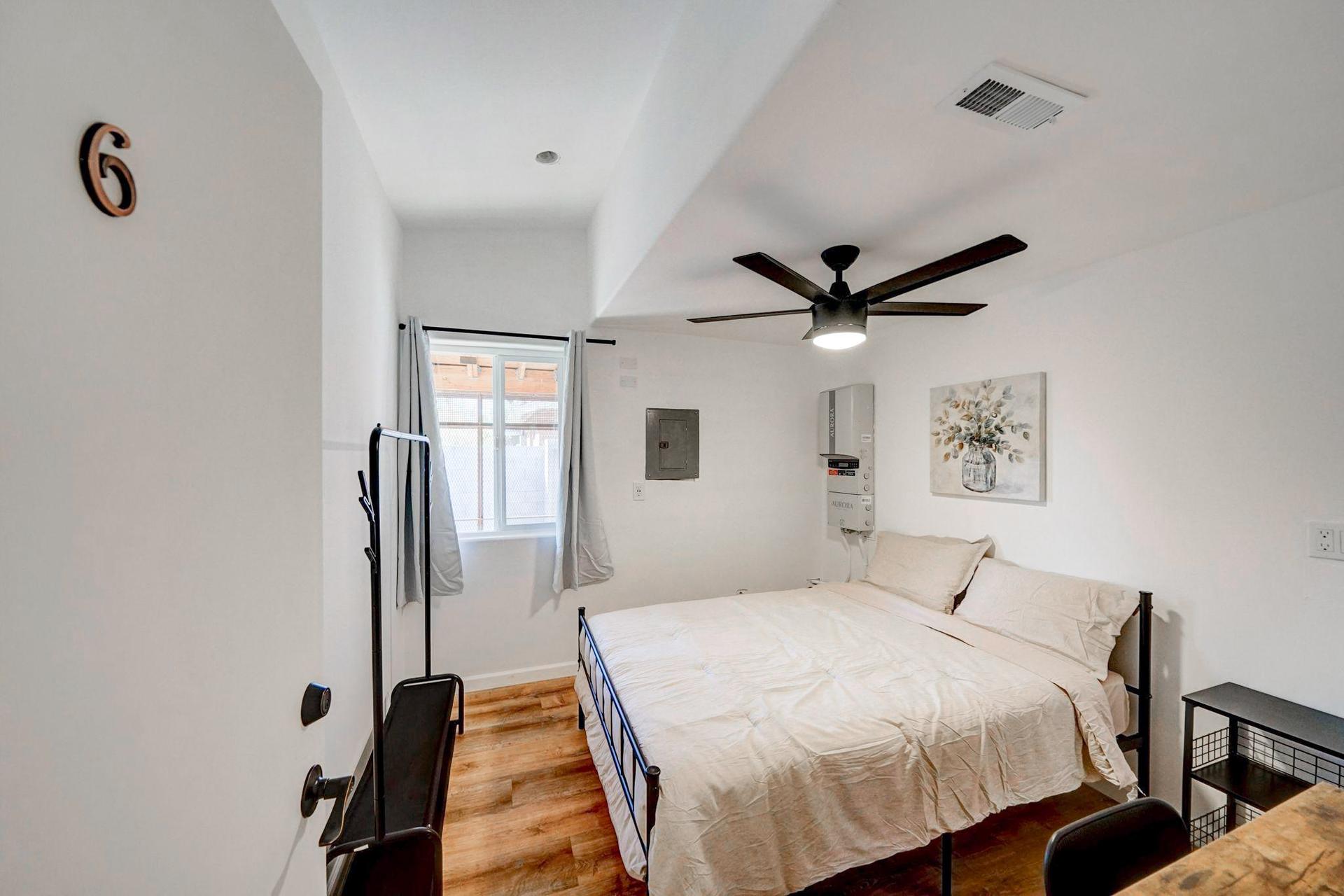 bedroom, detected:ceiling fan, bed
