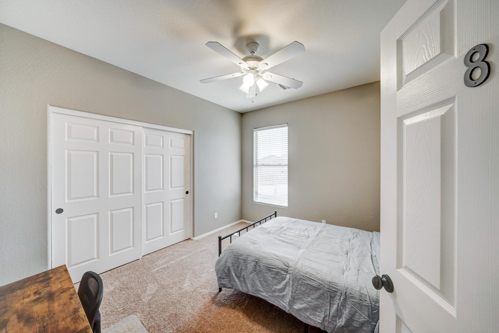 bedroom, detected:ceiling fan, bed, window blind