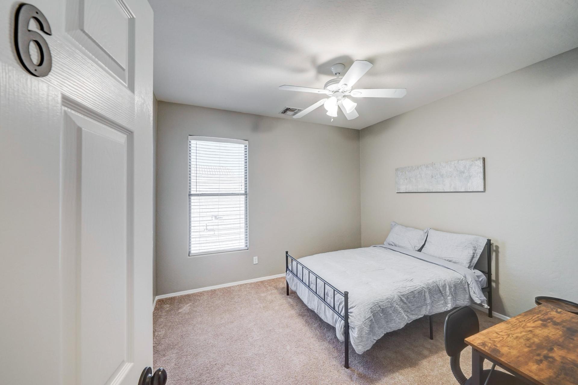 bedroom, detected:ceiling fan, window blind, bed