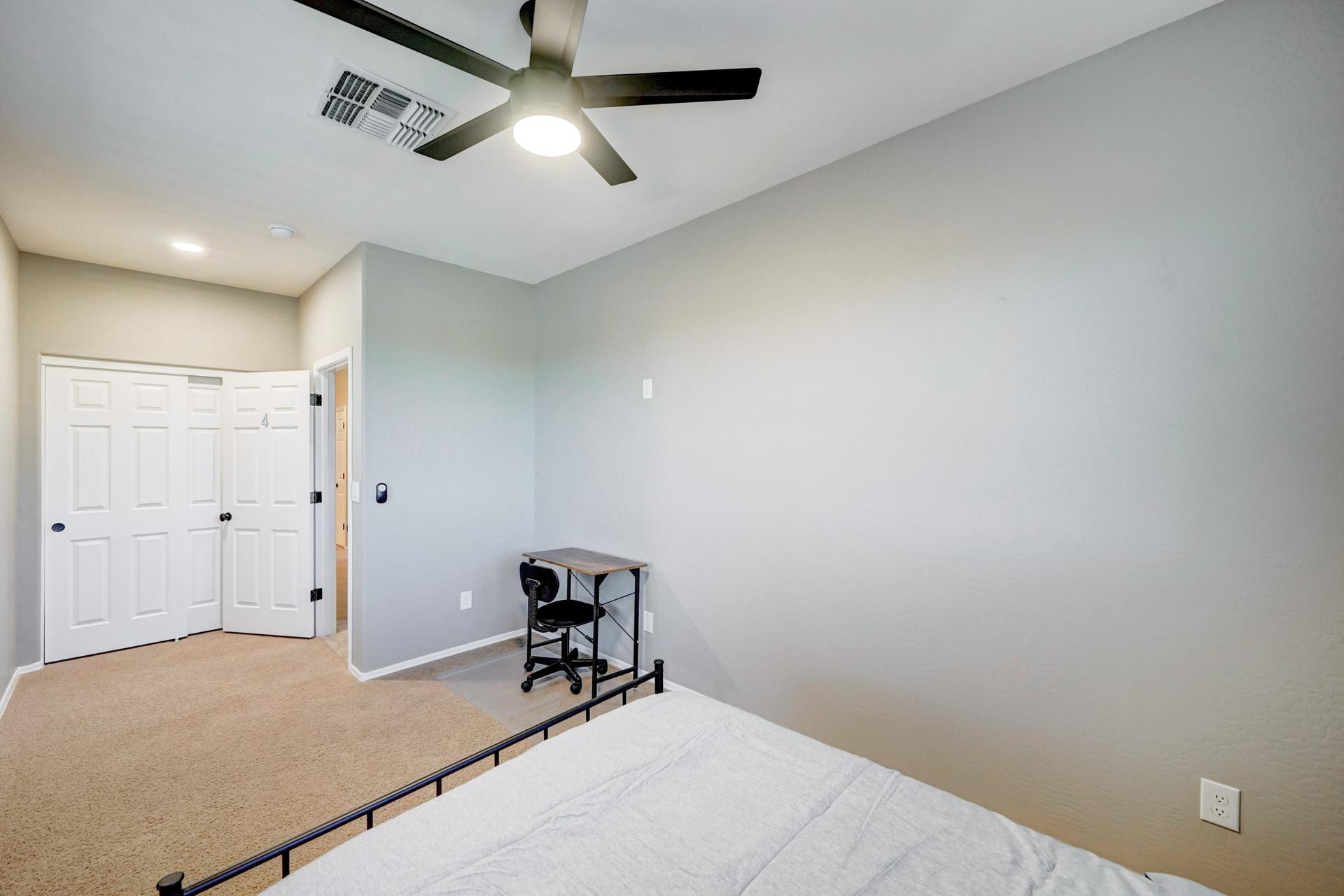 bedroom, detected:ceiling fan, bed