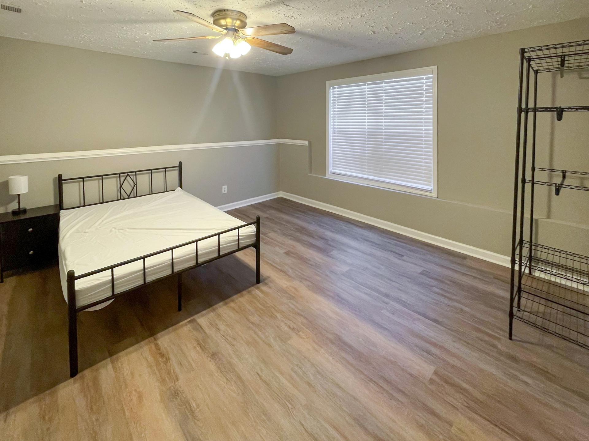 bedroom, detected:window blind, ceiling fan, bed