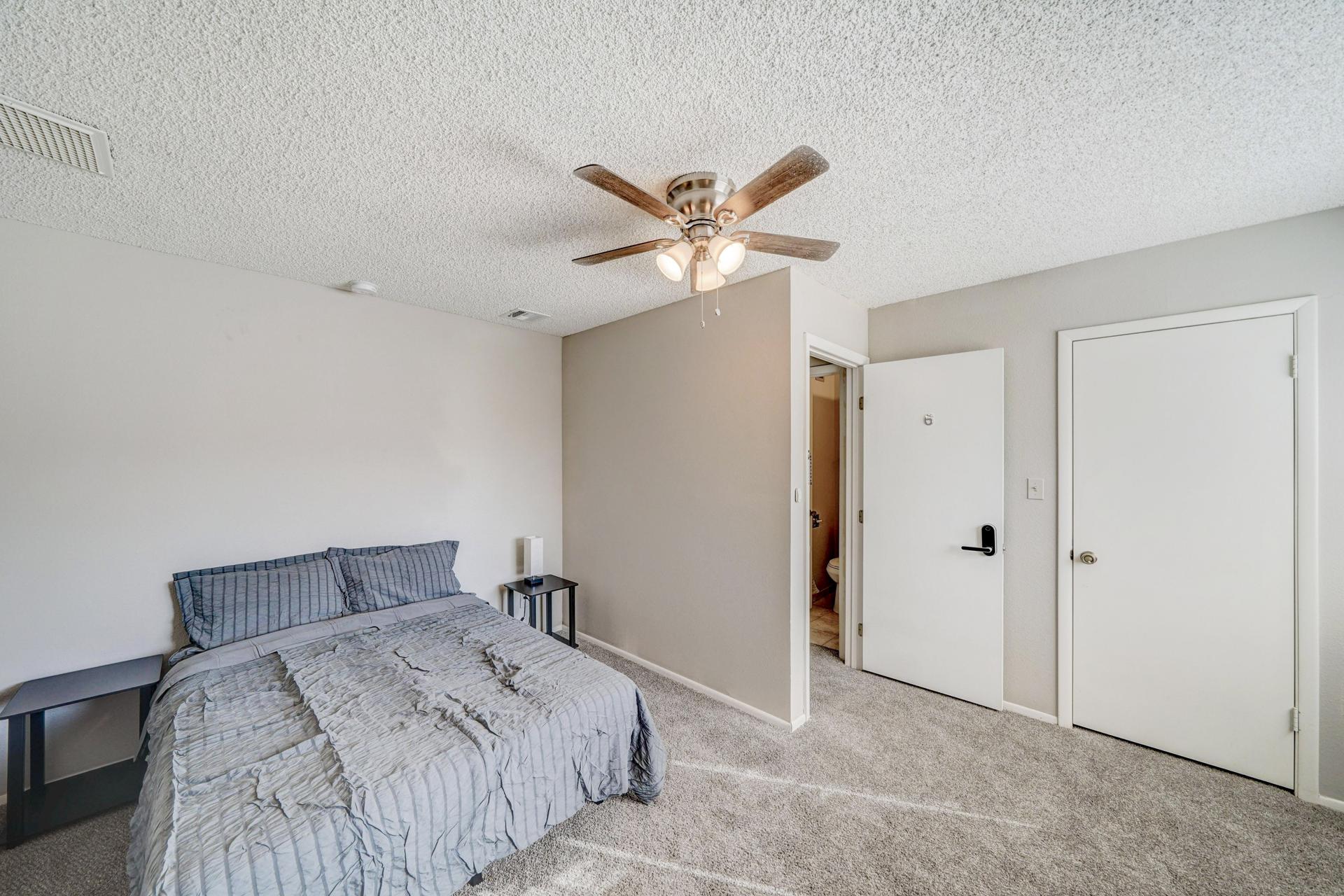 bedroom, detected:ceiling fan, bed, window blind