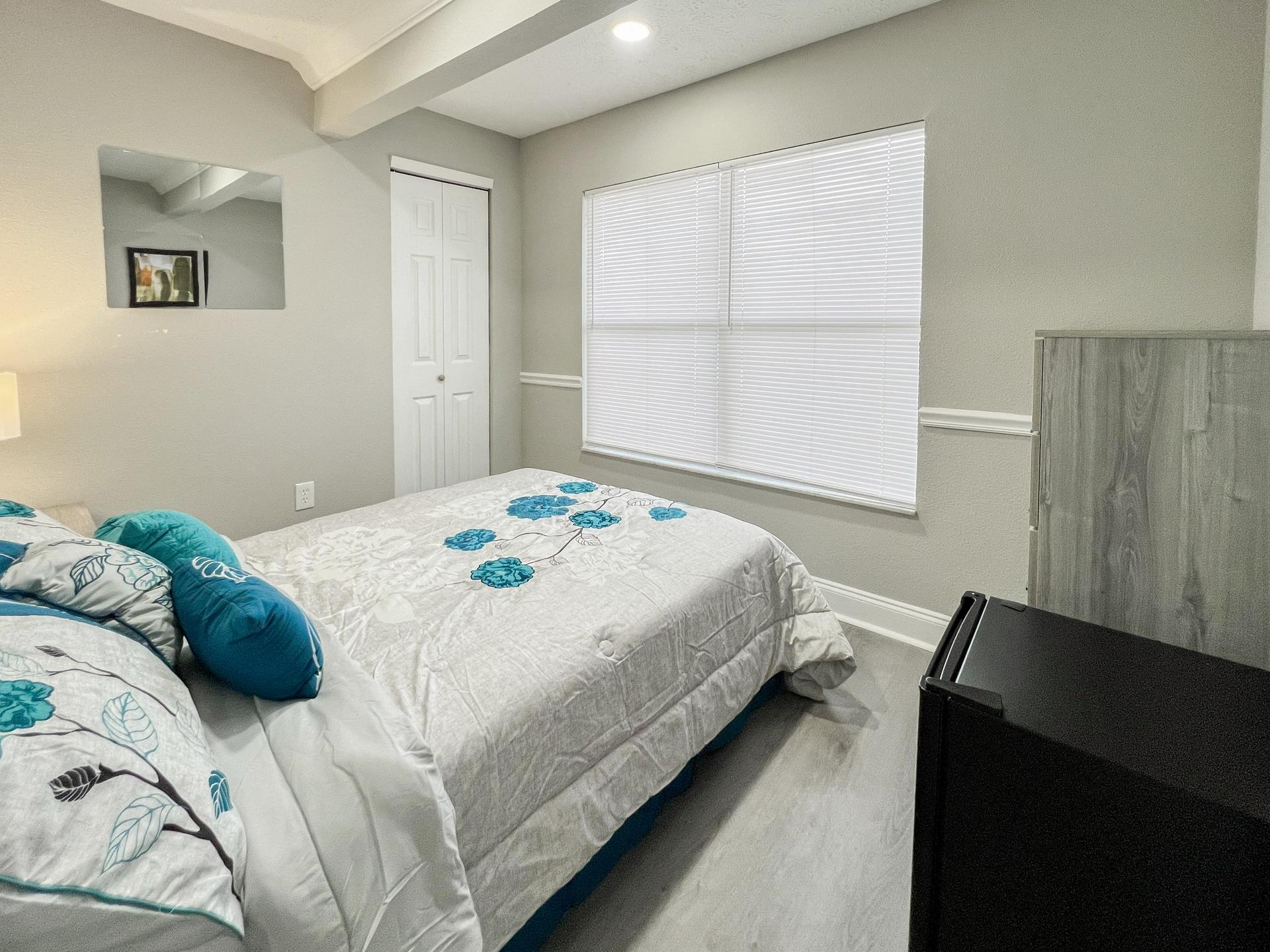 bedroom, detected:bed, window blind