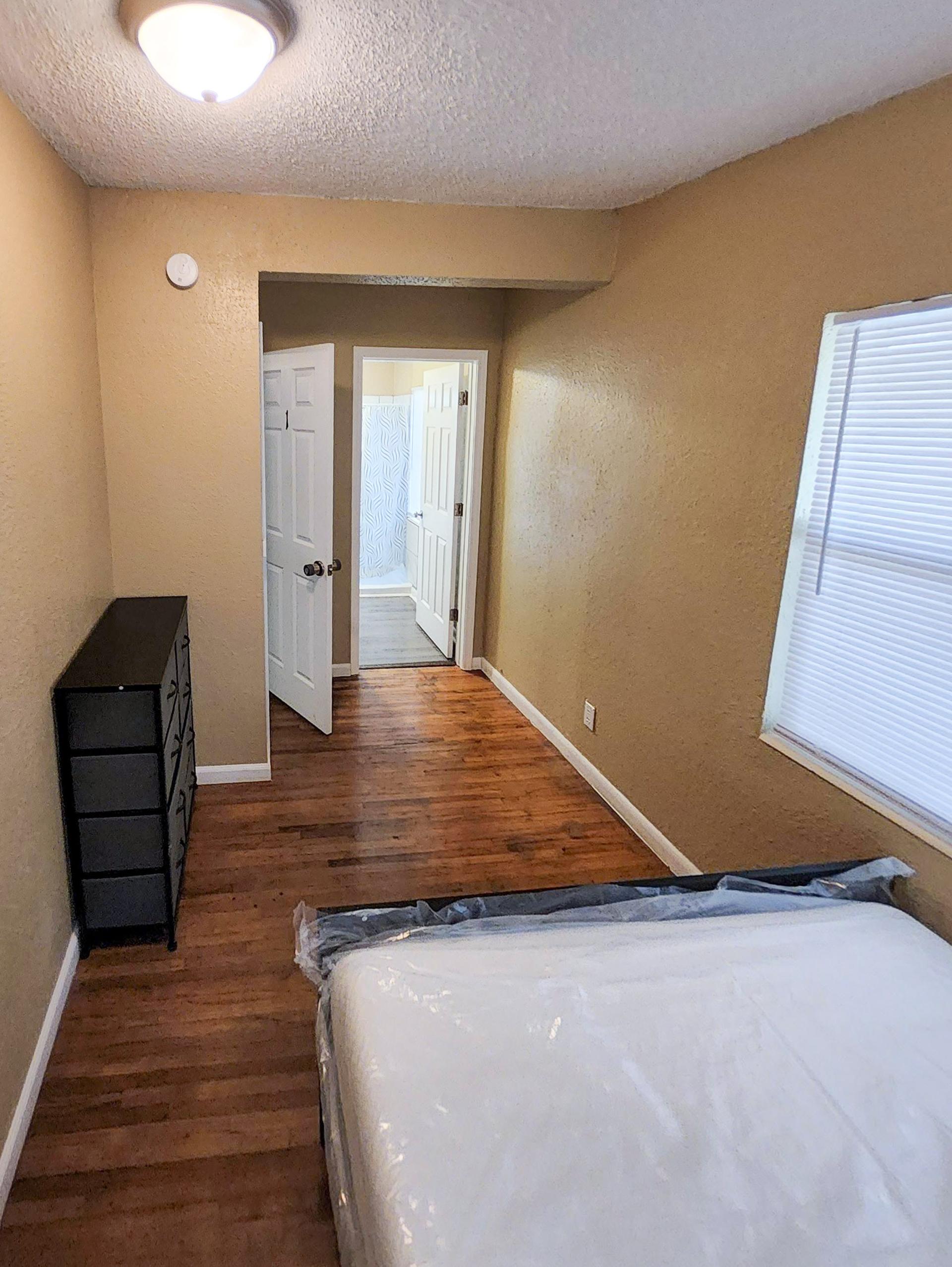 bedroom, detected:window blind, bed