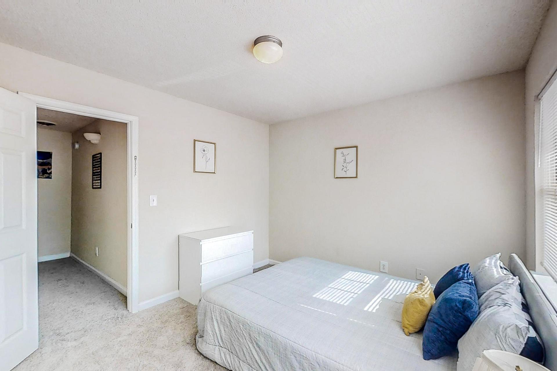 bedroom, detected:bed, window blind
