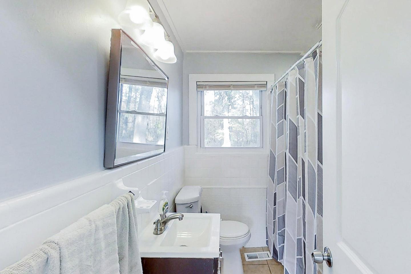 Bathroom(s)