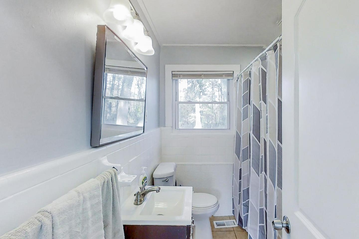 Bathroom(s)